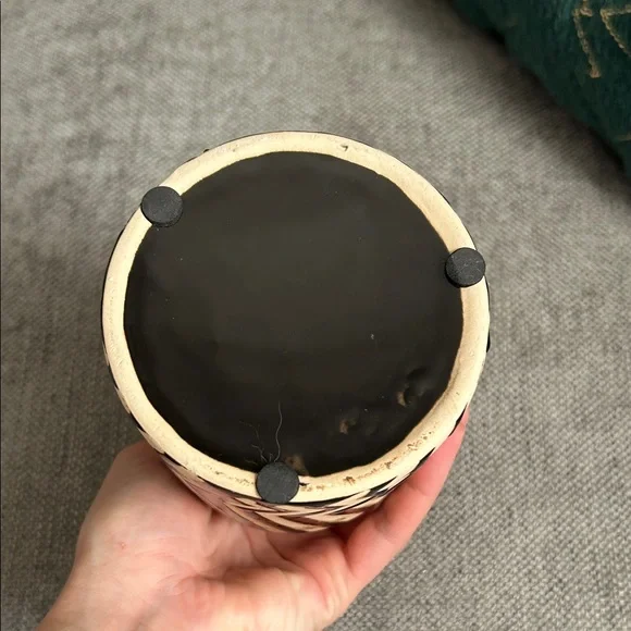 Black and Cream Zigzag Vase - Picture 3 of 3